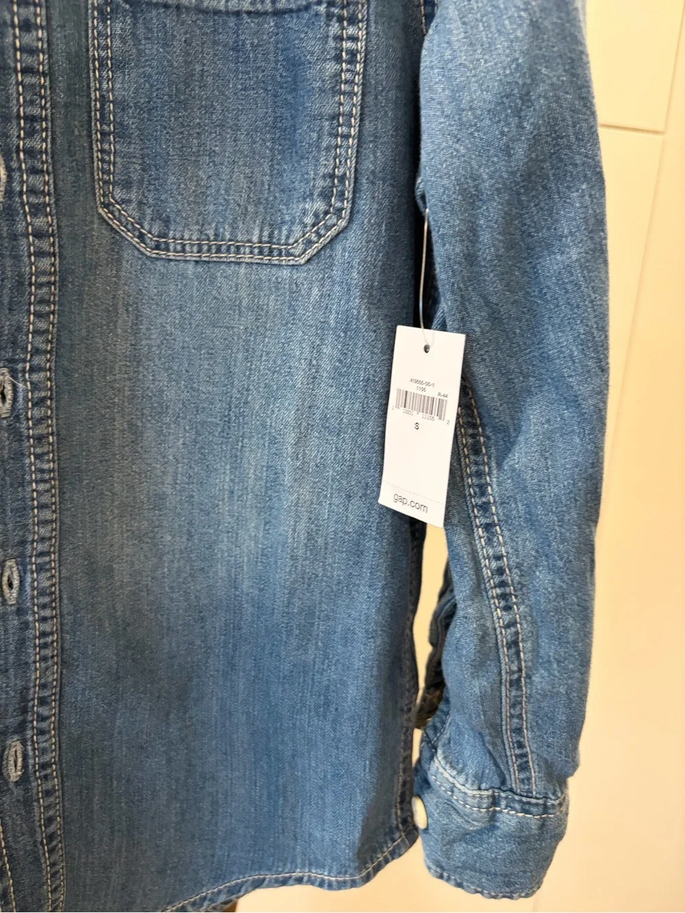 GAP Denim Button-Up Jacket size small kids , in Light Blue